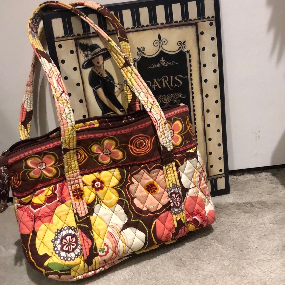 Vera Bradley, small tote/hand bag with zipper closing, and multiple pockets. - Picture 1 of 8
